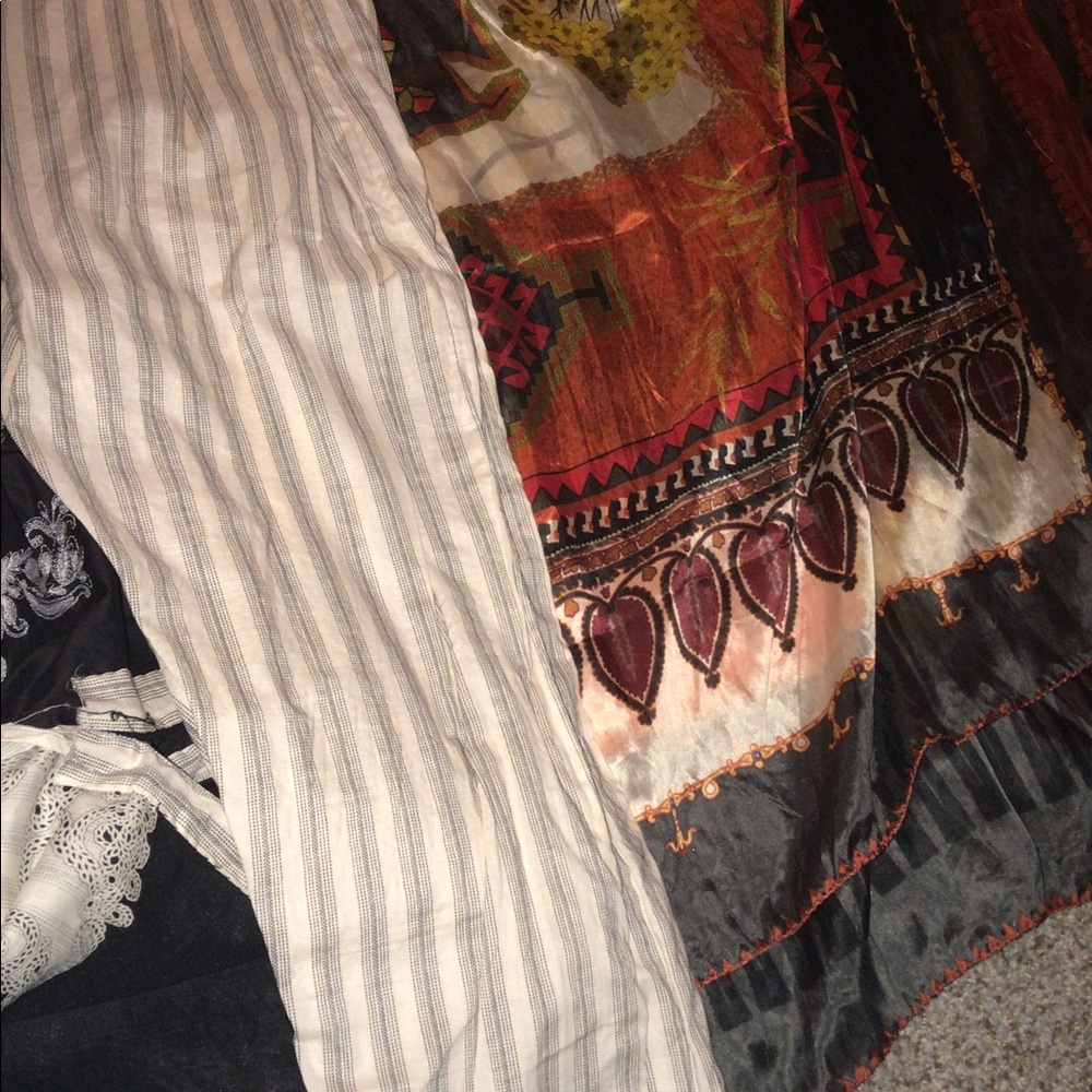 Pakistani designer lawn - Picture 4 of 4